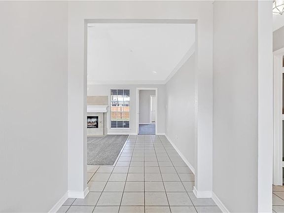 5th image of 329 W Willow Creek Dr