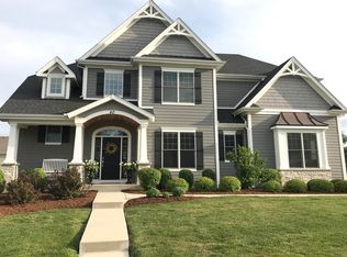 40 Landon Cir, Wheaton, IL 60189