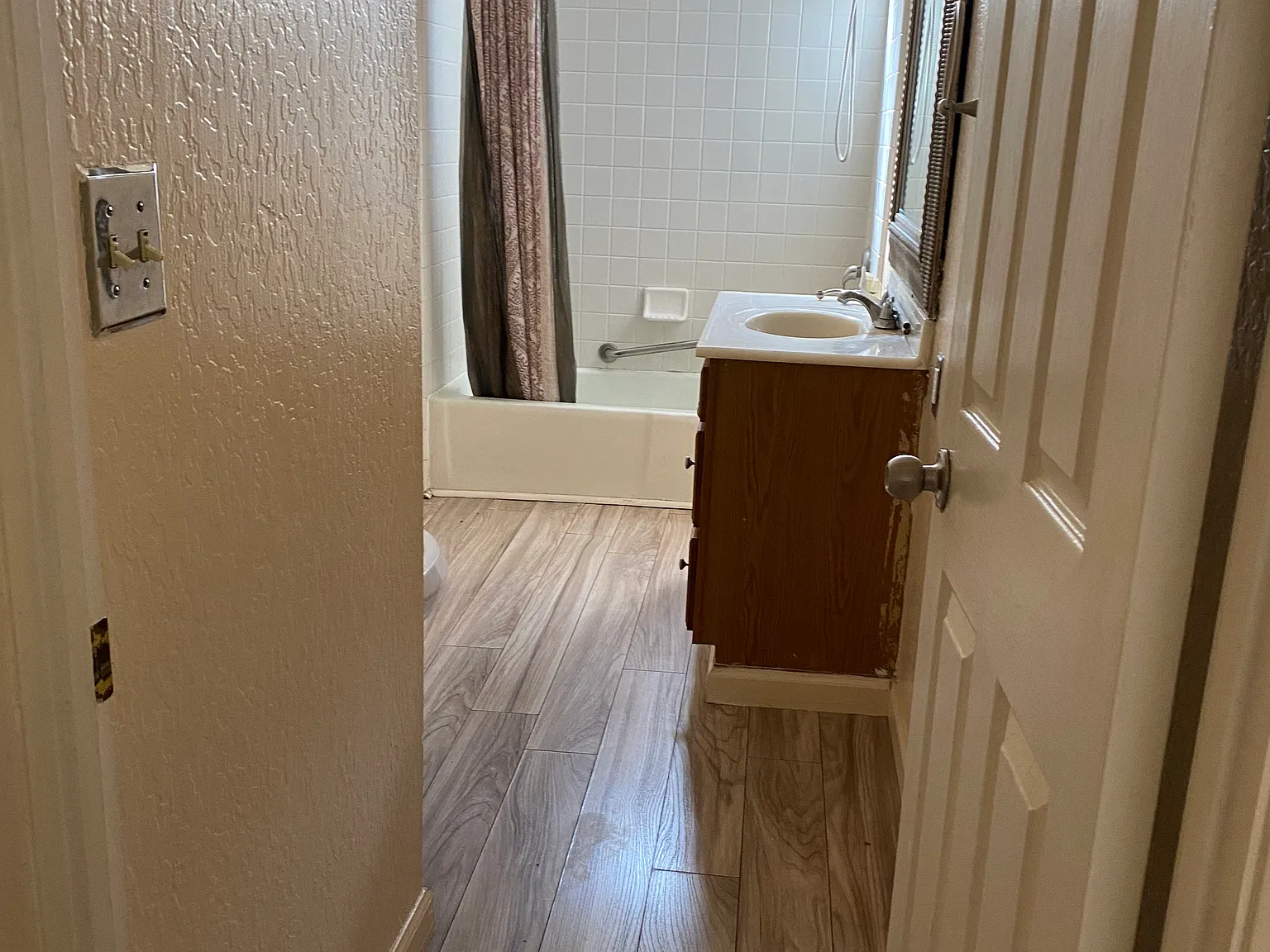 3 bed, 1200 sqft, $3,600 — Photo 2