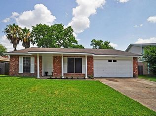 13706 Towne Way Dr, Sugar Land, TX 77498