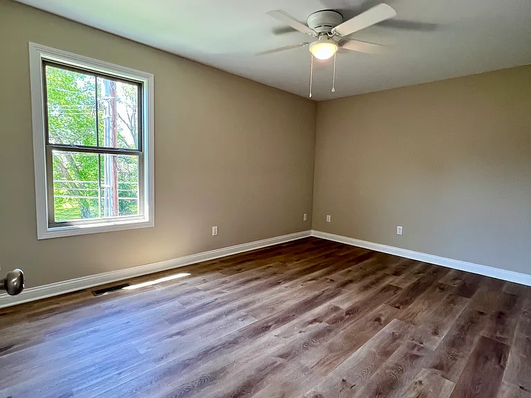 120 Robbins Dr — Photo 12