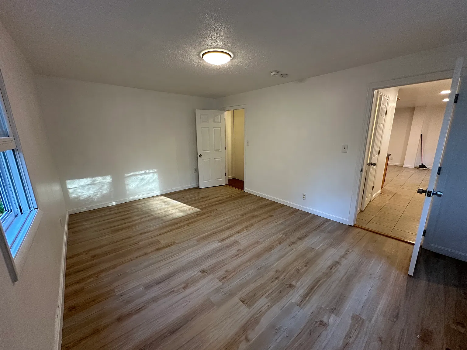 5 bed, 2200 sqft, $2,900 — Photo 3