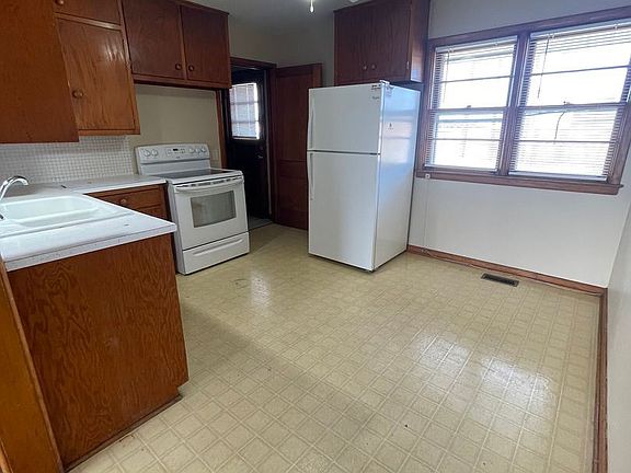 3rd image of 1101 Eisenhower Ave
