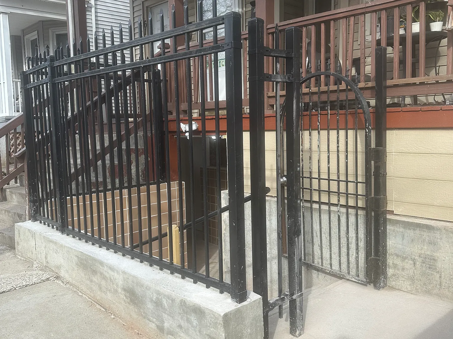 3 bed, 1100 sqft, $2,100 — Photo 2