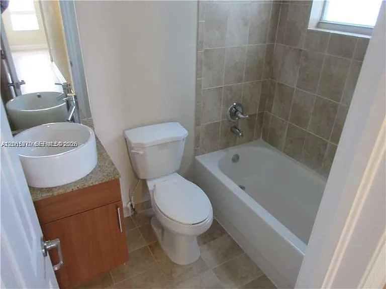 11 Antilla Ave #B — Photo 8