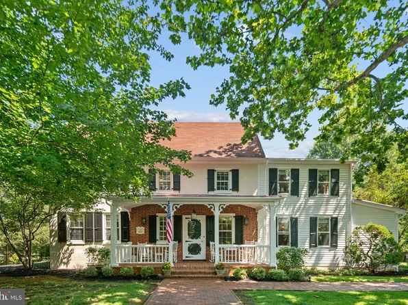 801 Cox Rd, Moorestown, NJ 08057