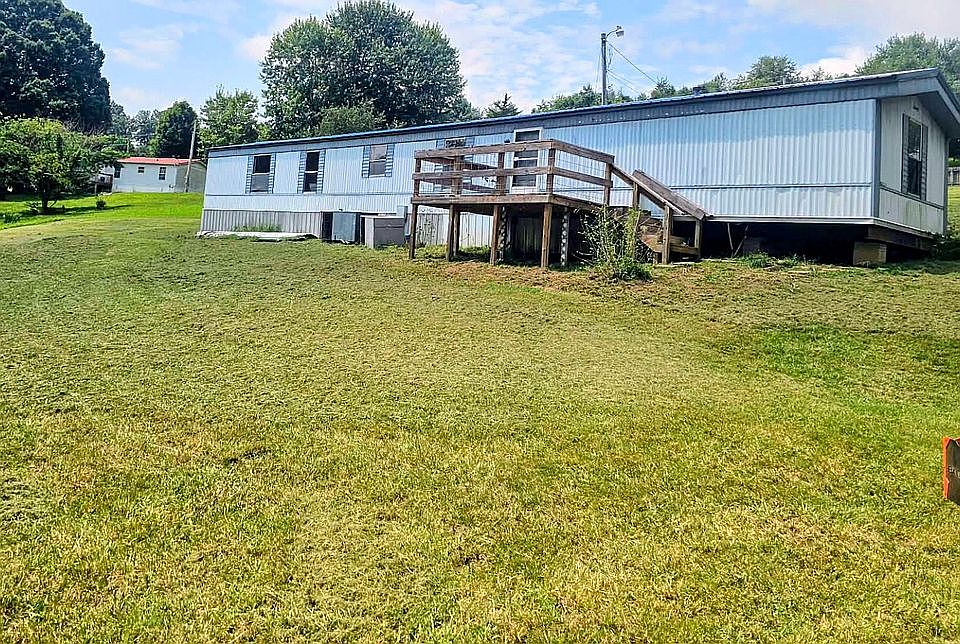 1st image of 210 Blake Ln