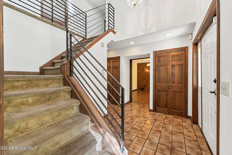 4th image of 126 E Poplar Drive