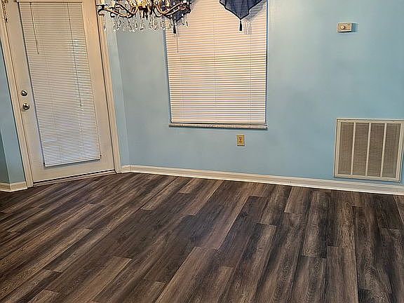3rd image of 40 Parkside Dr