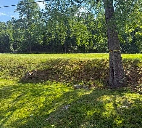 2nd image of 1384 Lakewood Dr