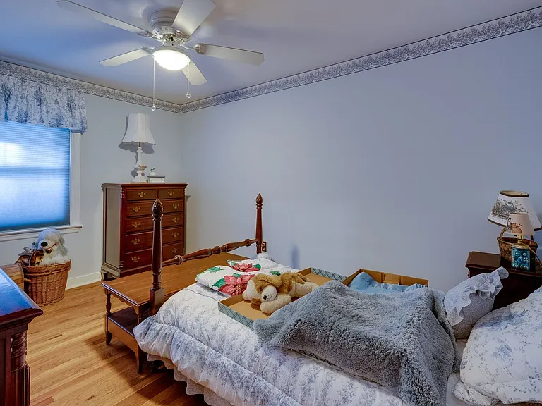 409 Fairview Ave — Photo 10