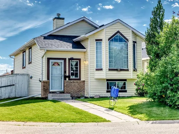 96 N Covington Ct NE, Calgary, AB T3K 4L9