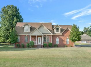 303 Fieldstone Dr, White House, TN 37188