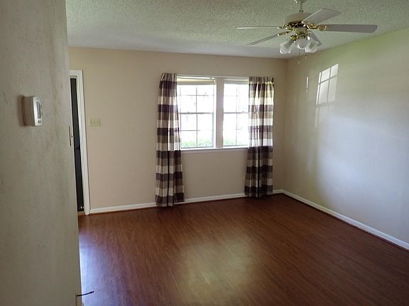 3rd image of 207 W Andrew Dr