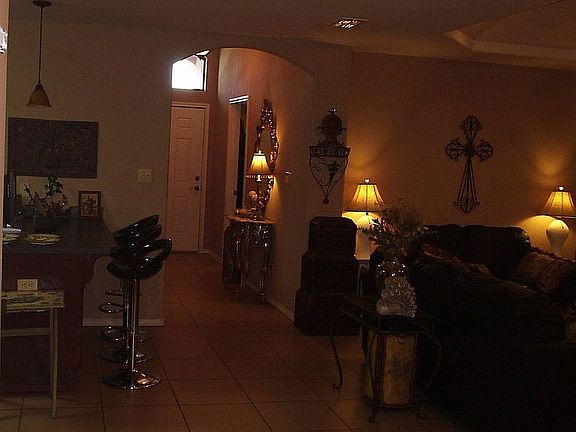 LIVING ROOM PHOTO 3