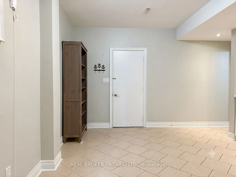 5 Twinberry Cres #LOWER — Photo 3