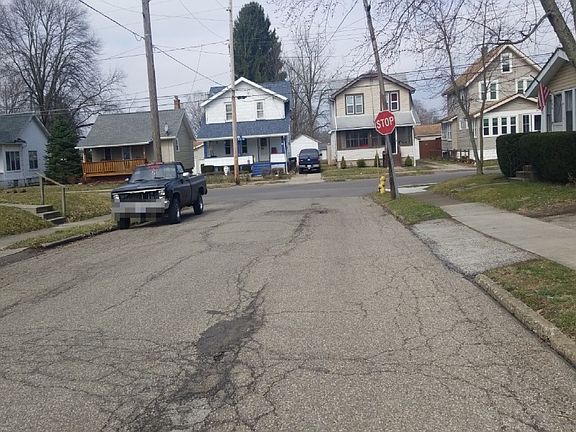 5th image of 591 Lloyd St
