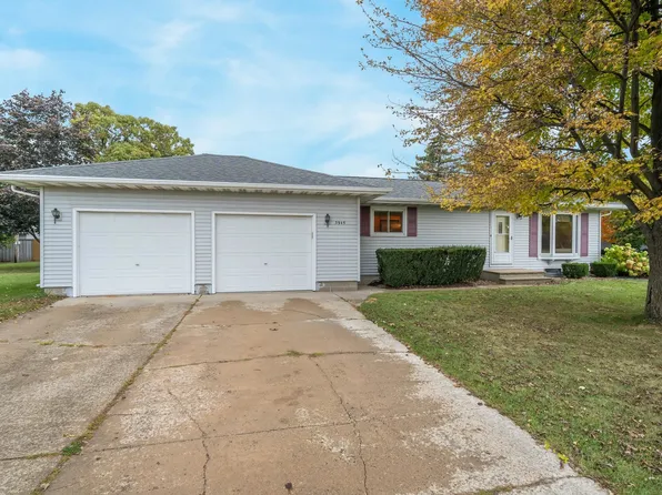 3945 Nielsen Dr, Oshkosh, WI 54901