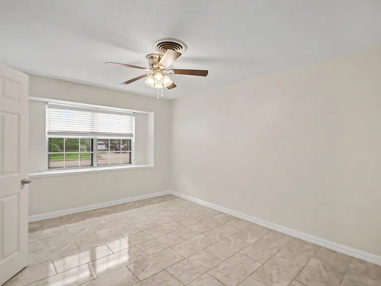 5726 Ettrick Dr — Photo 6
