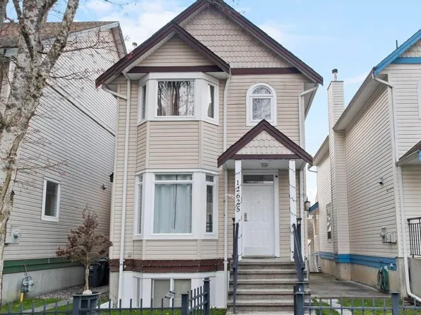 12625 Hampton Ct, Surrey, BC V3W 1N2