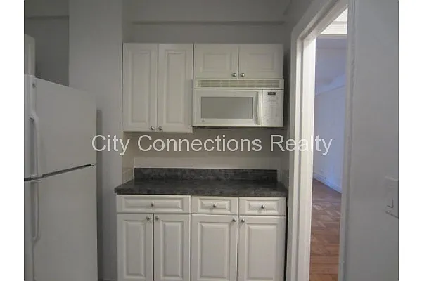 Rented by City Connections Realty | media 9