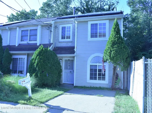 42 Matthew Pl, Staten Island, NY 10303