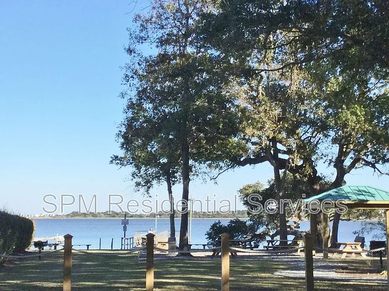 748 Chadwick Shores Dr — Photo 30
