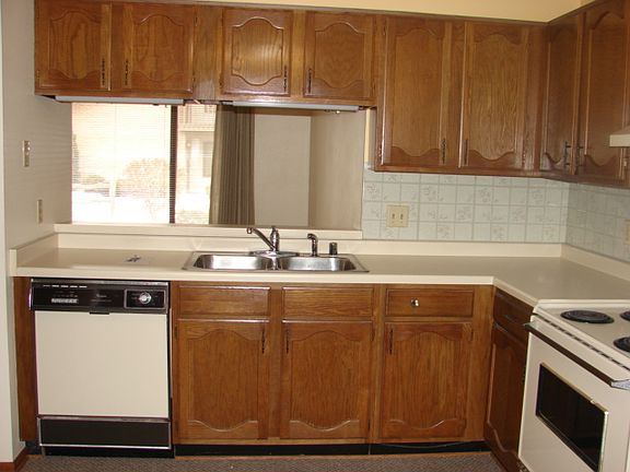 4th image of W176N9767 Rivercrest Dr