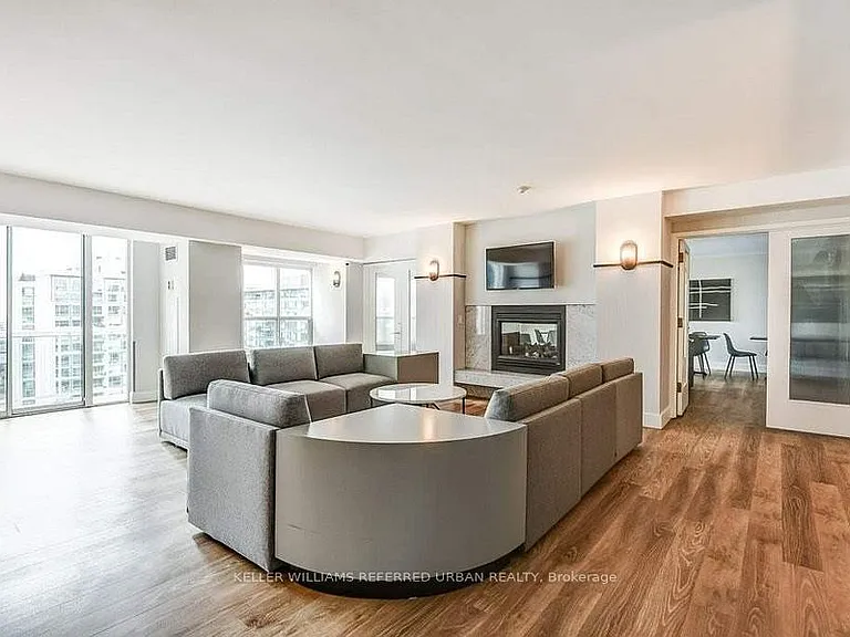 323 Richmond St E #201 — Photo 35