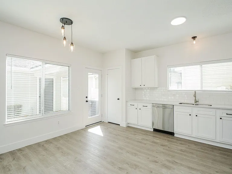 9939 Farrell Dr — Photo 8