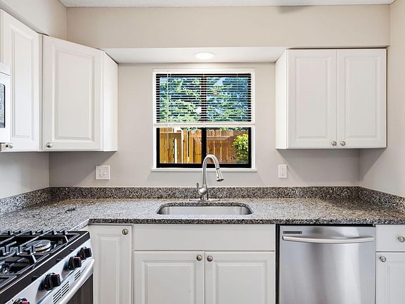 2nd image of 86 Stornoway Dr W