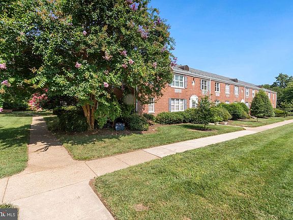 4th image of 20 Auburn Ct #3-20B