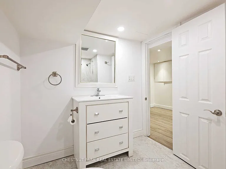 15 Denison Rd W — Photo 10