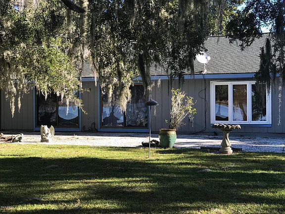 4th image of 8 Country Club Drive