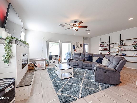 3rd image of 30742 W WELDON Avenue