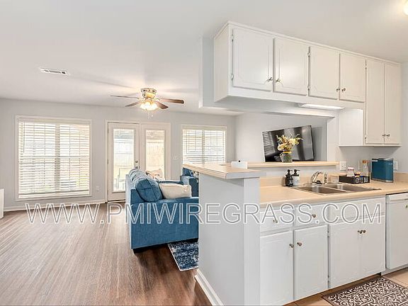 5th image of 208 Foxchase Ln