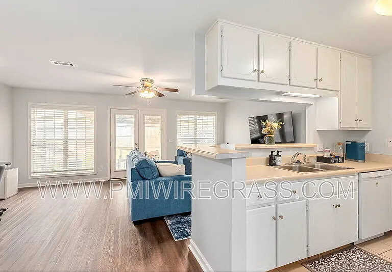 208 Foxchase Ln — Photo 5