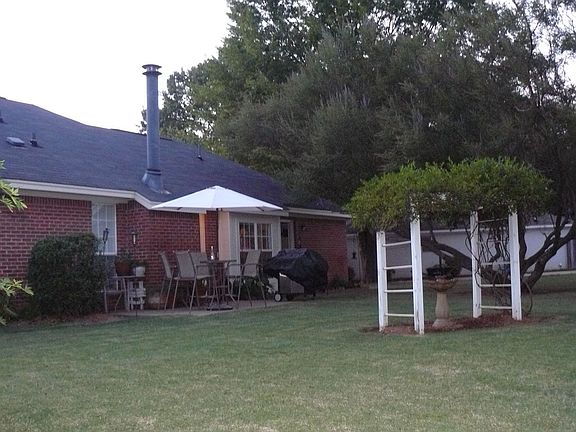 left rear fenceline view