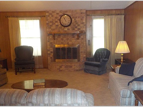 2nd image of 1013 E Evergreen St