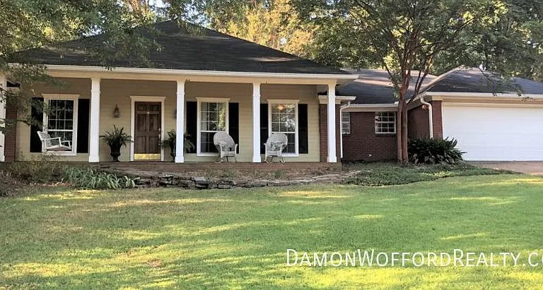 308 Woodrun Dr — Photo 1
