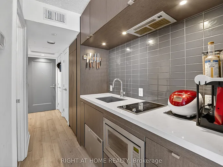 155 Yorkville Ave #2512 — Photo 15