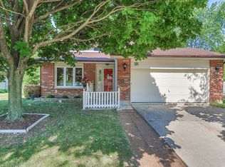 912 Apple Dr, Schaumburg, IL 60194