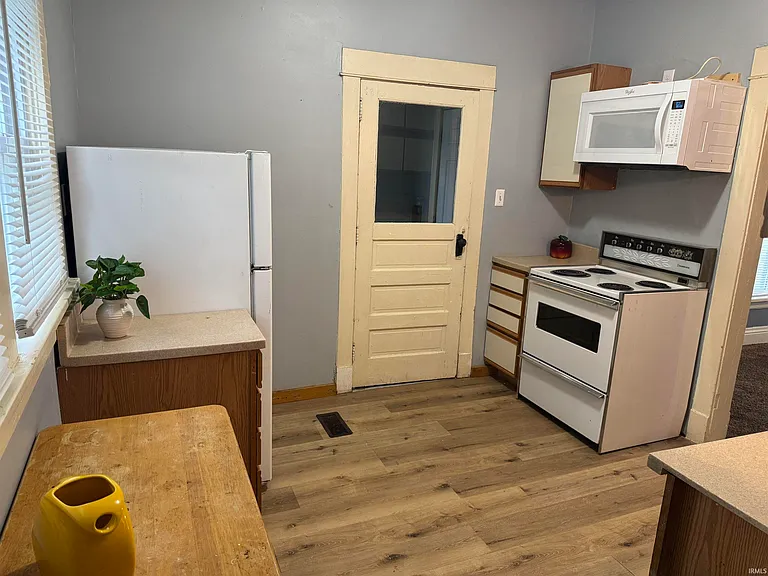 1149 E Indiana Ave — Photo 13