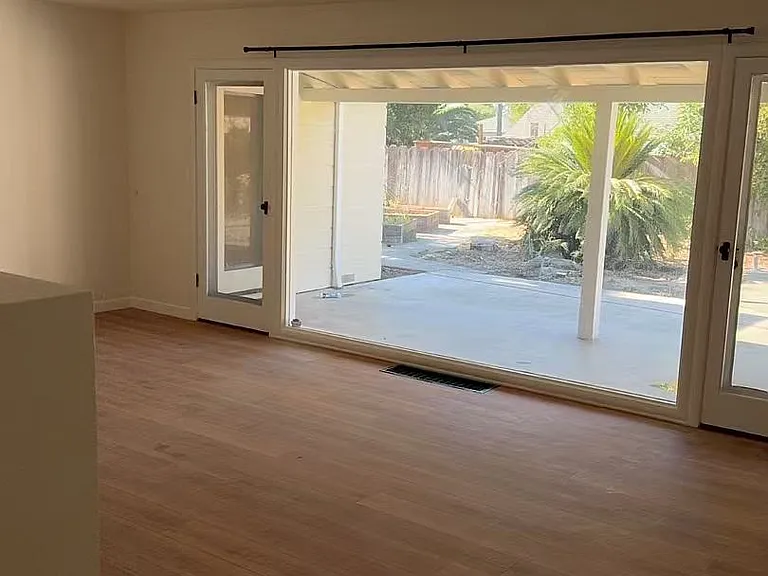 2831 Sinclair Ave — Photo 12