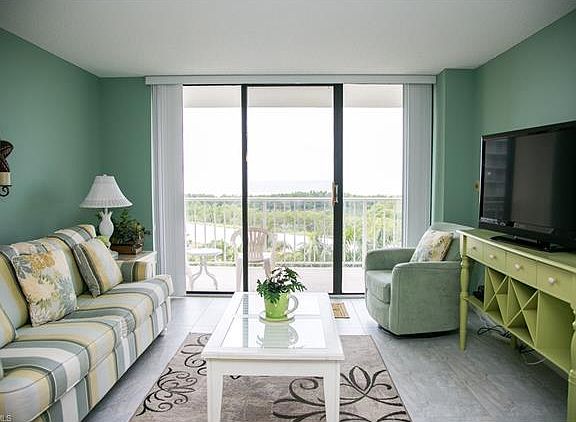 3rd image of 440 Seaview Ct APT 605