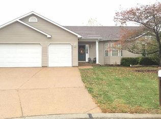 8 Annbriar Ct, O'Fallon, MO