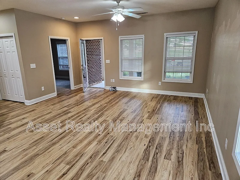 2 bed, 2.0 bath, 1028 sqft, $1,925 — Photo 2