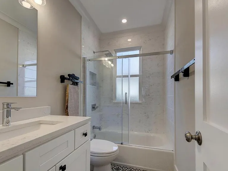 1435 Jackson St NE — Photo 10