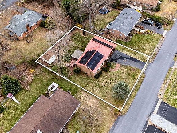 3rd image of 44 Oak Crest Dr