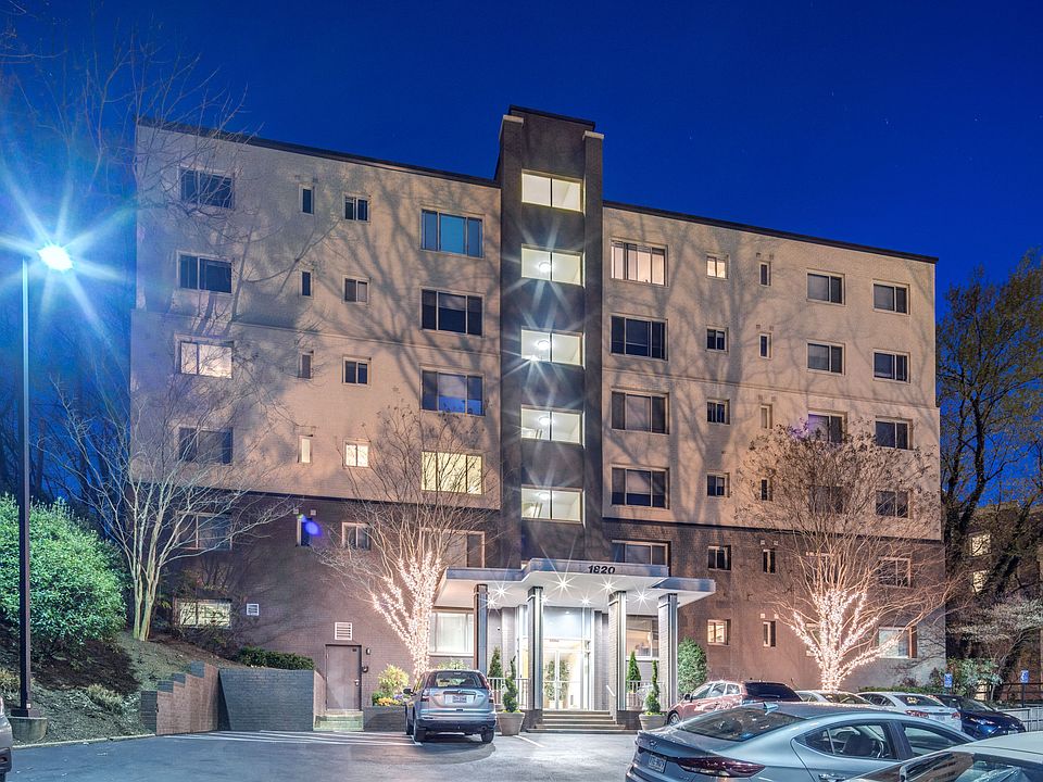 Spacious One- to Two-Bedroom Apartments in the Heart of Rosslyn
